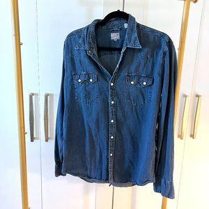LEVI’S classic fit denim button down